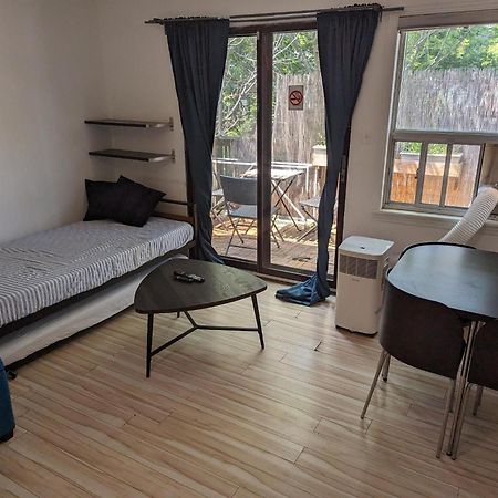 The Parkdale Hostellerie Торонто Екстериор снимка
