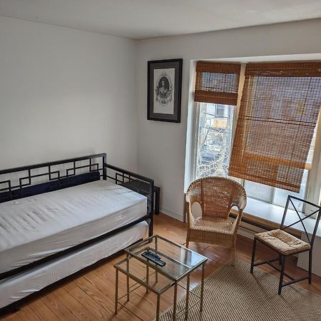 The Parkdale Hostellerie Торонто Екстериор снимка