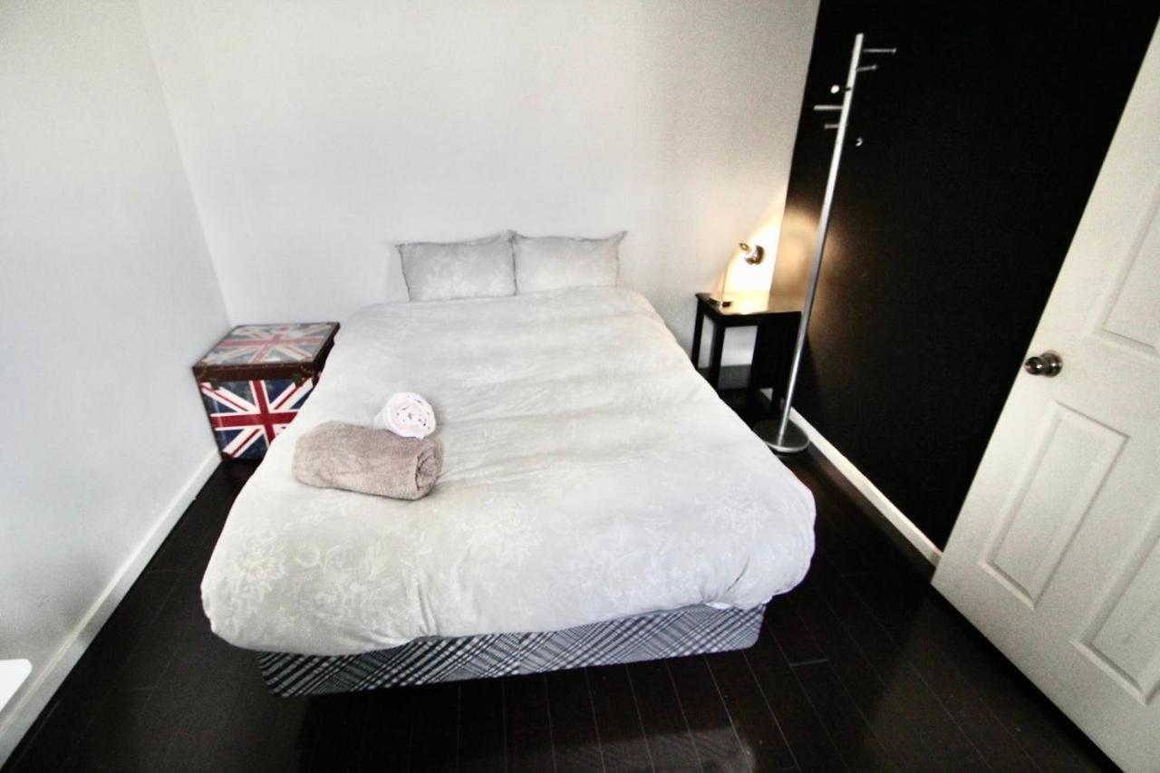 The Parkdale Hostellerie Торонто Екстериор снимка