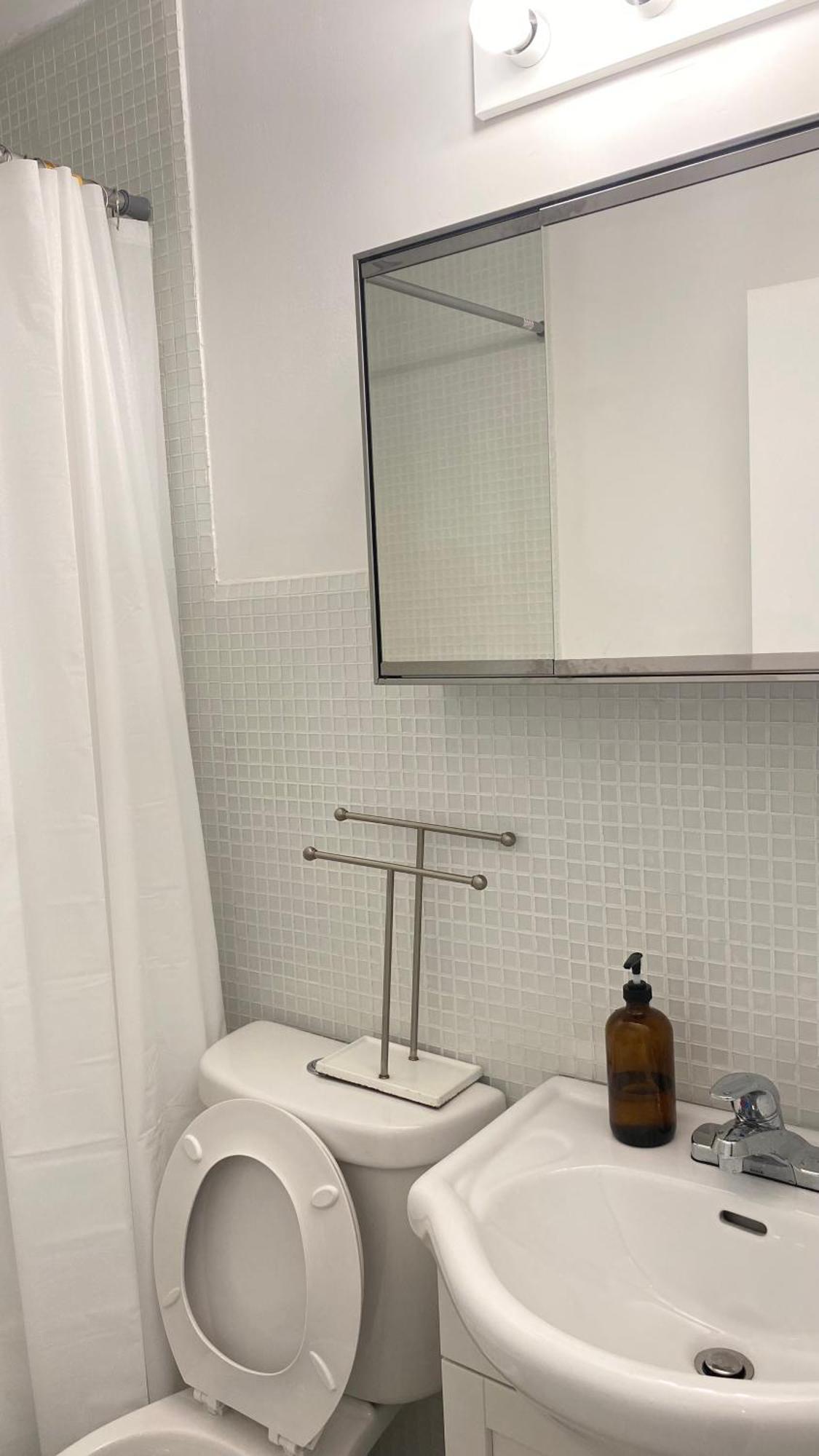 The Parkdale Hostellerie Торонто Екстериор снимка