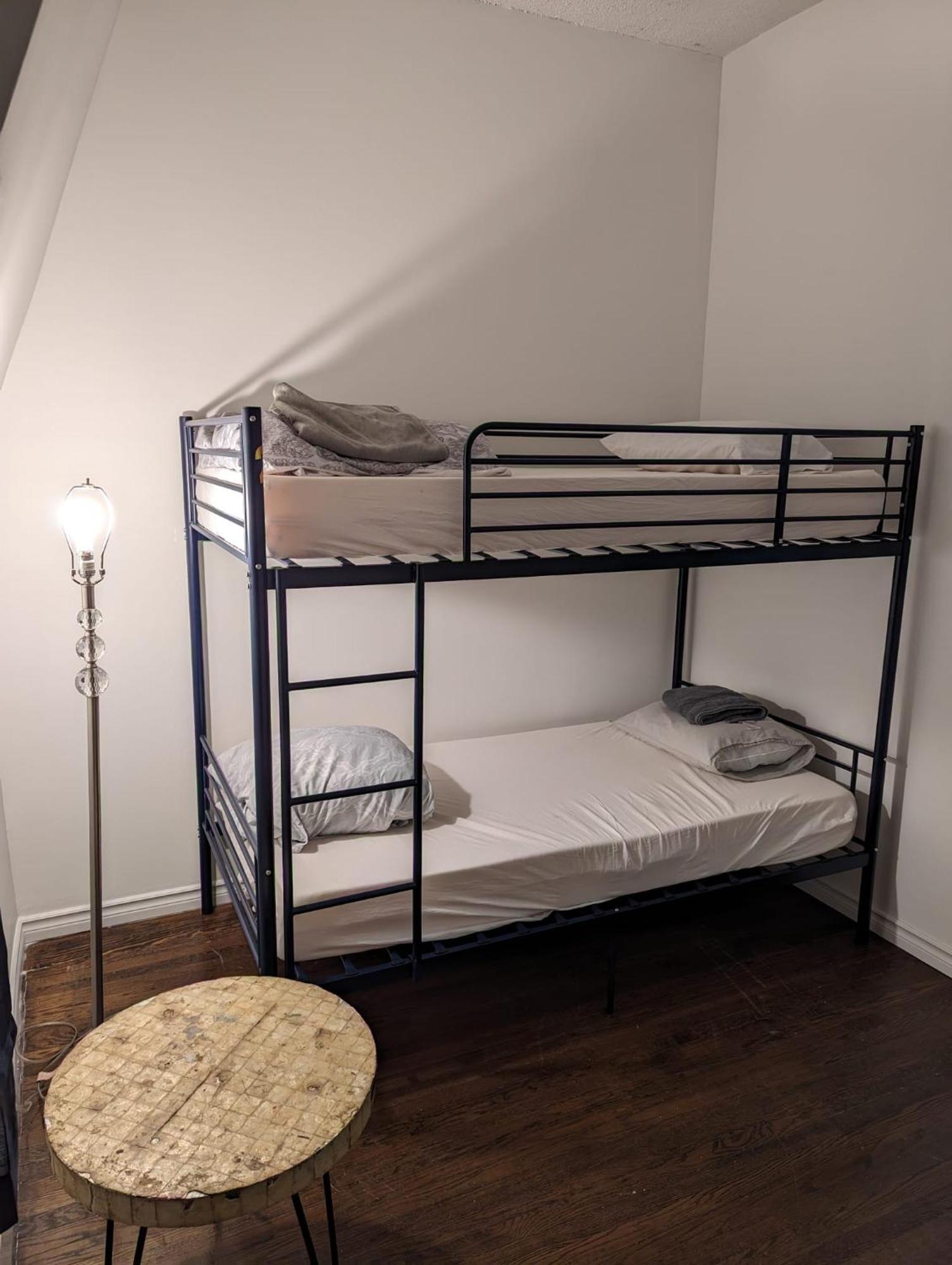 The Parkdale Hostellerie Торонто Екстериор снимка