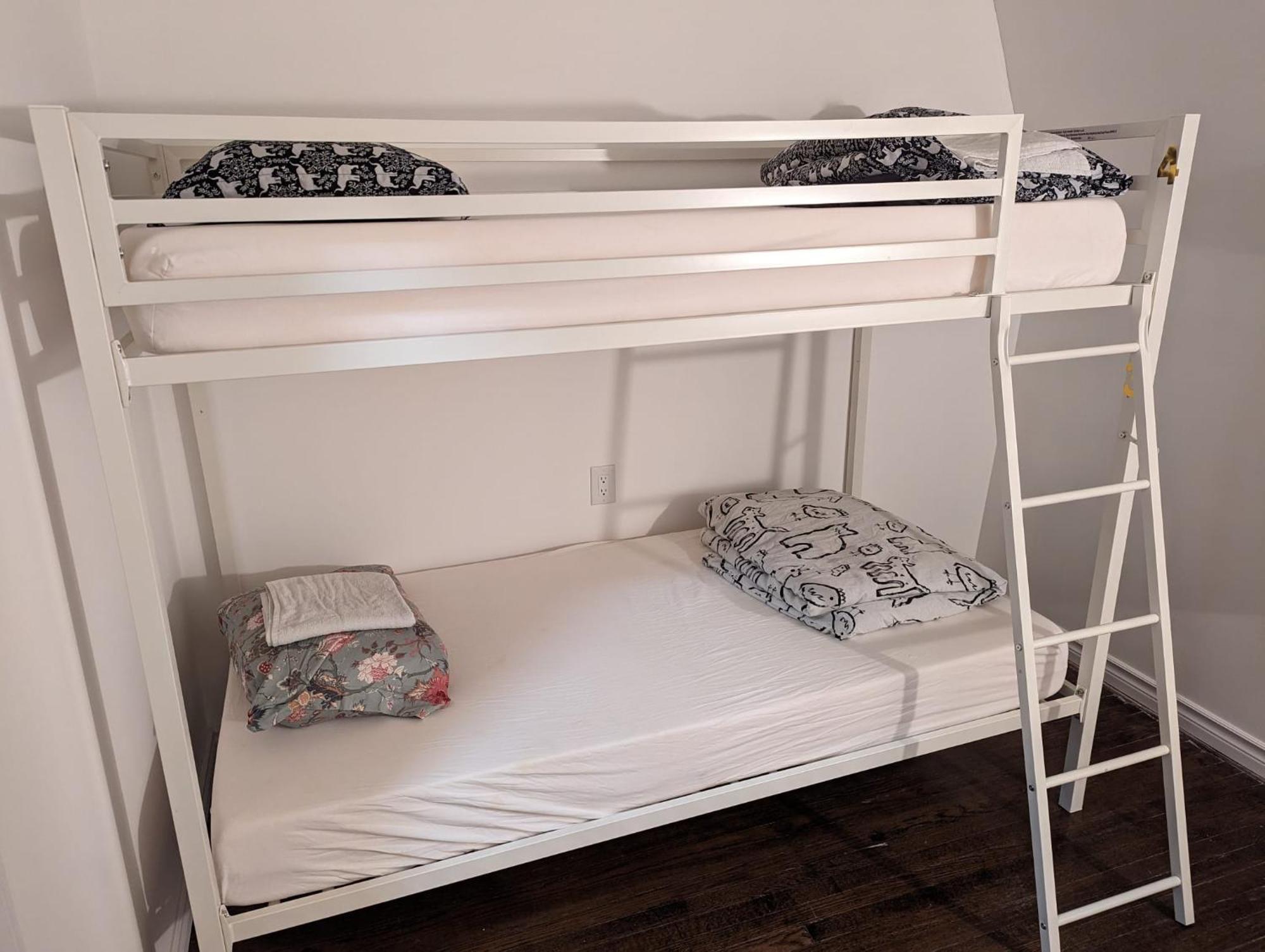 The Parkdale Hostellerie Торонто Екстериор снимка