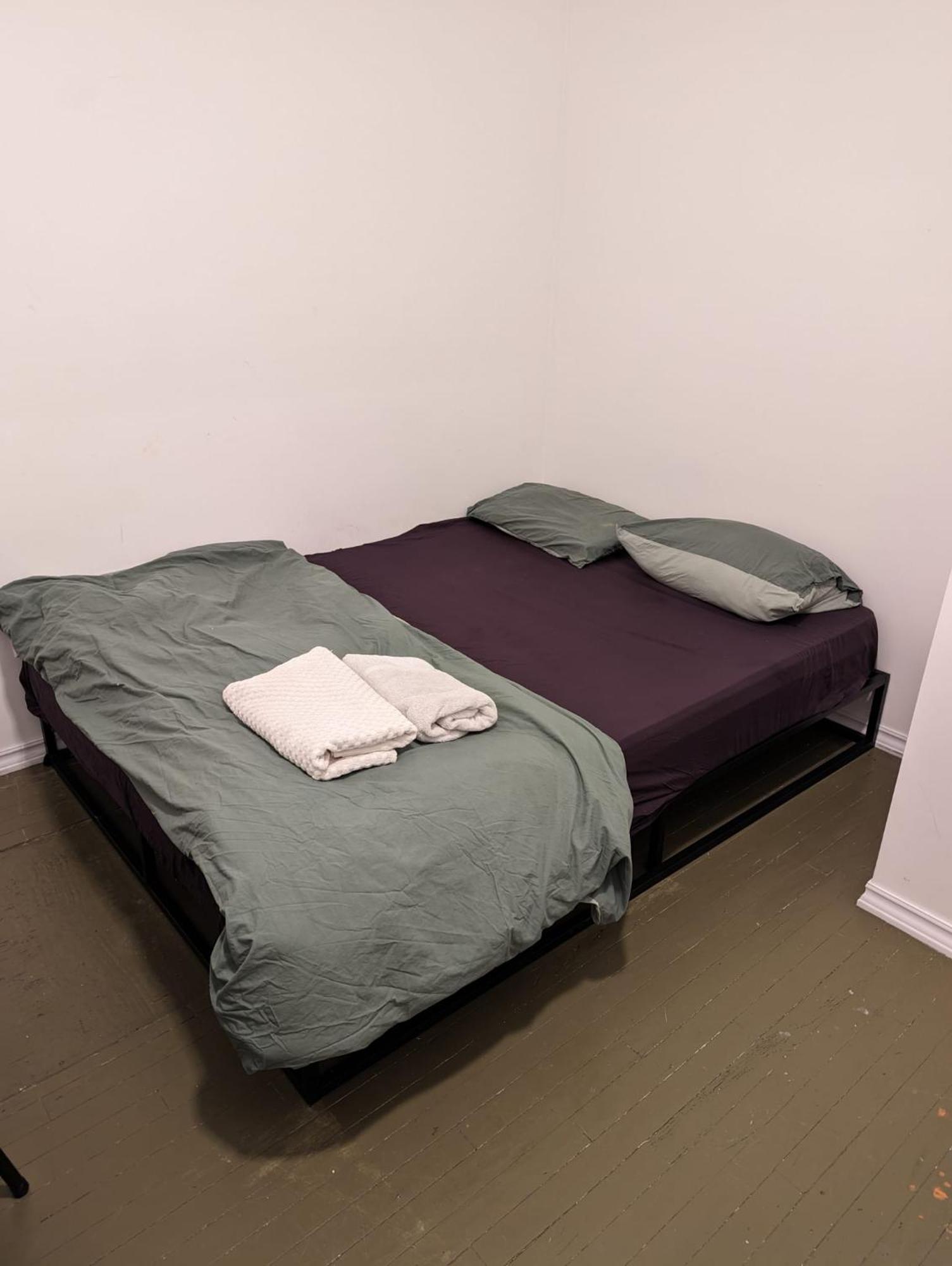 The Parkdale Hostellerie Торонто Екстериор снимка