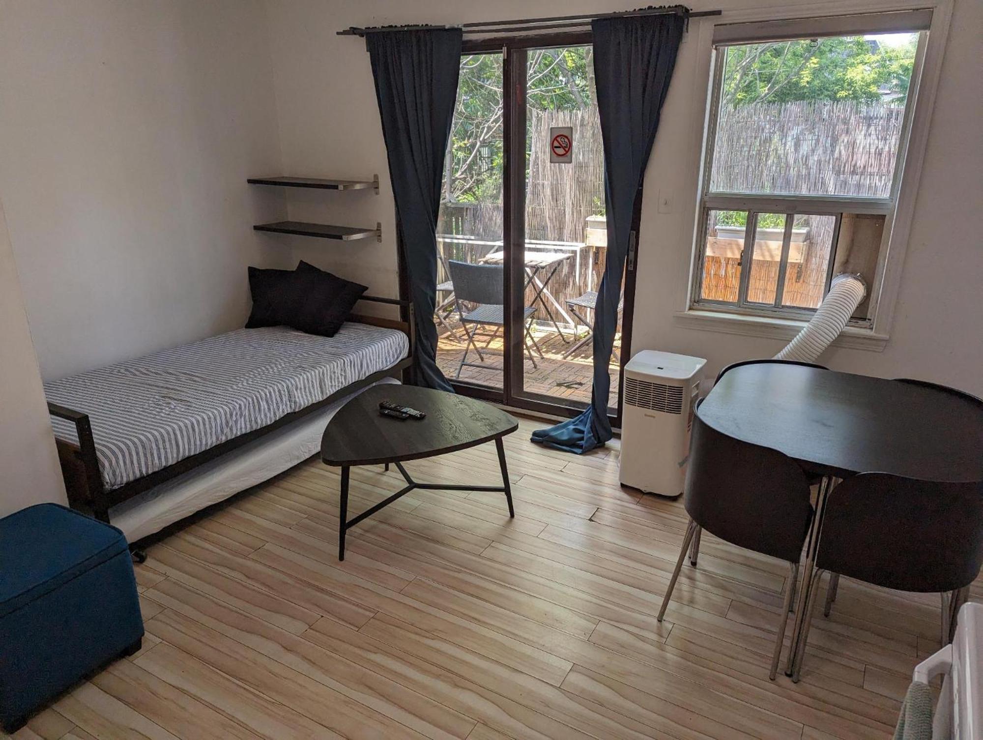 The Parkdale Hostellerie Торонто Екстериор снимка